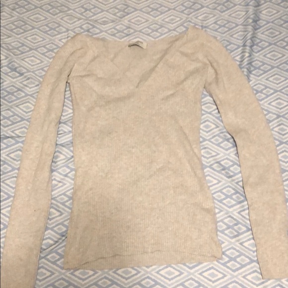 Aritizia Babaton Grey V-Neck Sweater - Picture 1 of 3